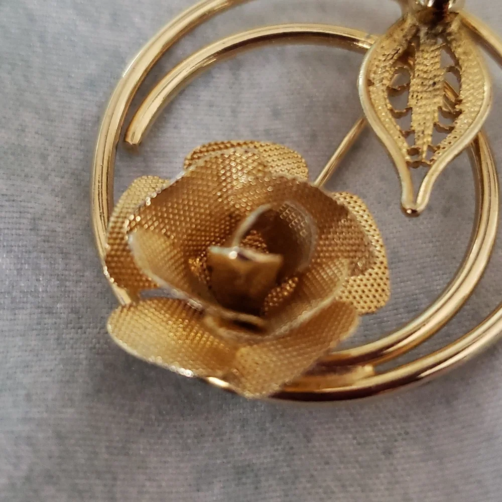 Sarah Coventry Rose Brooch